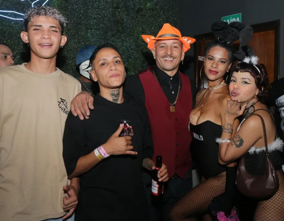 Criadores, produtores e agente tbm se divertem 😈