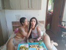 Gosto de tratar bem as amiguinhas do meu namorado.